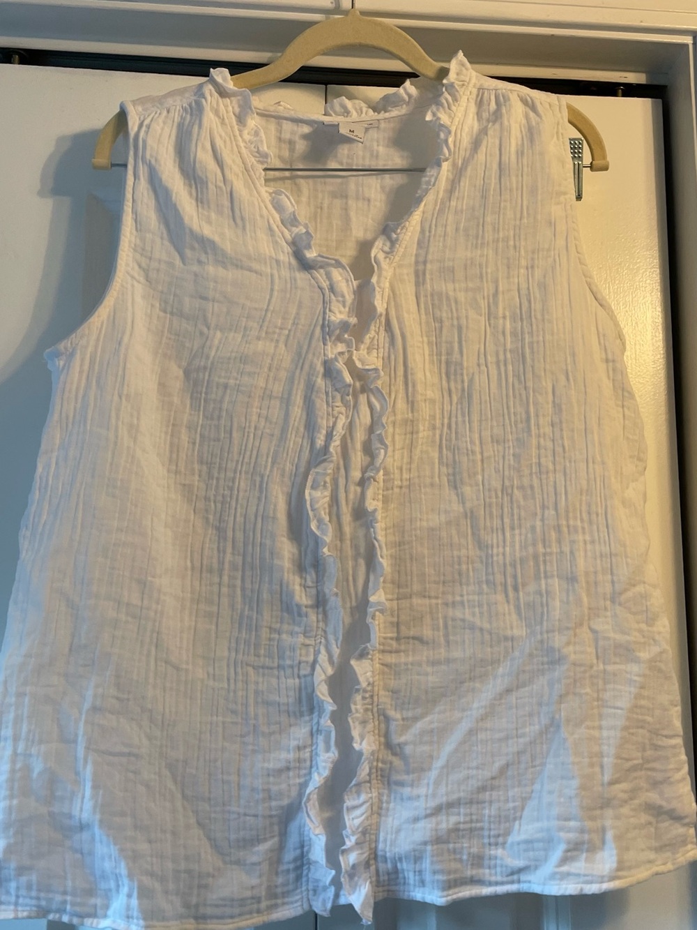 Liz Claiborne White Sleeveless Ruffle-Front Cotton Blouse